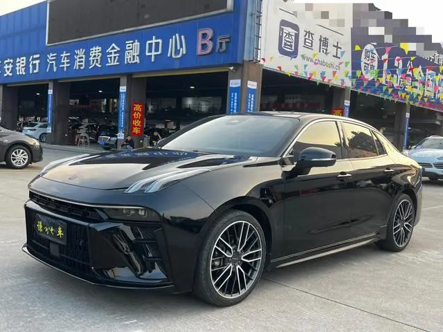 Lynk & Co 03