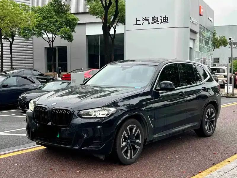 BMW iX3