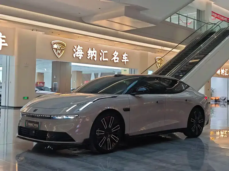 Lynk & Co 10