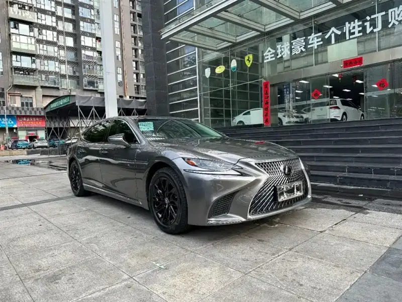 Lexus LS