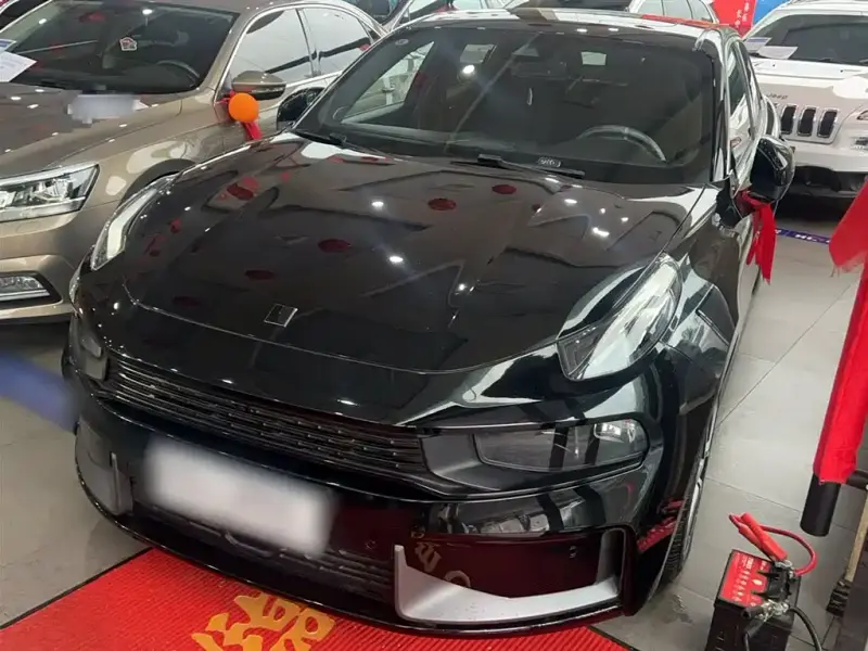 Lynk & Co 03