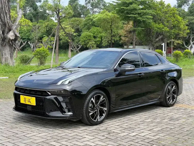 Lynk & Co 03