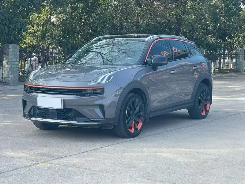 Lynk & Co 06