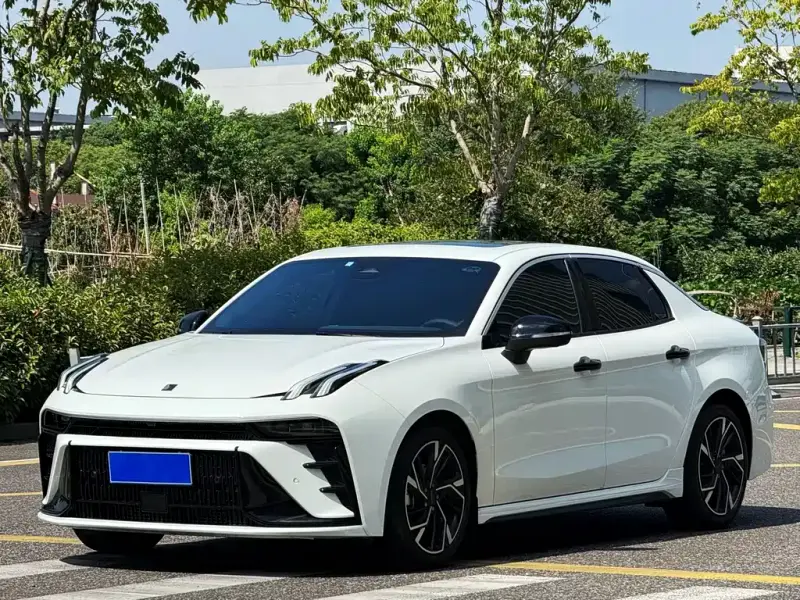Lynk & Co 03