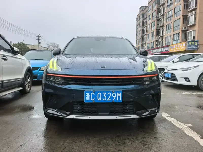 Lynk & Co 06