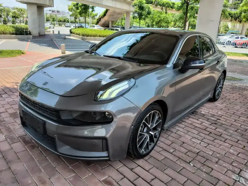 Lynk & Co 03