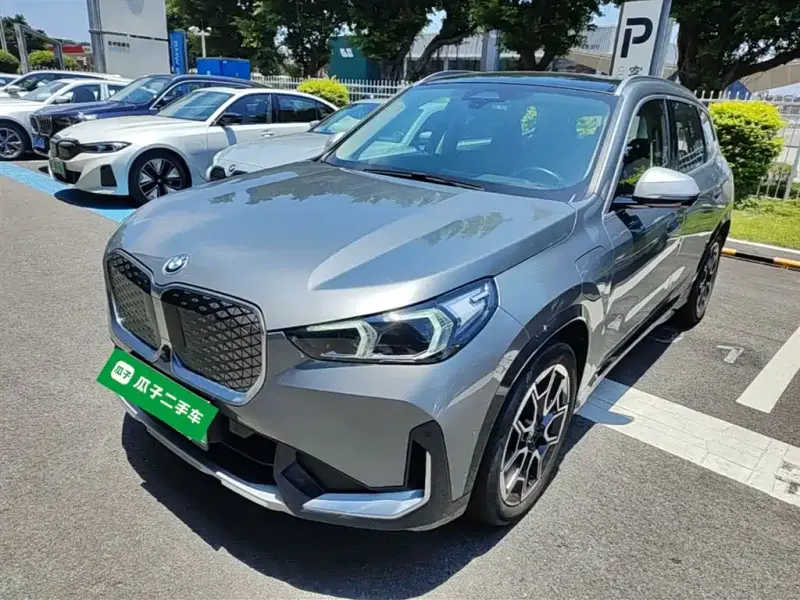 BMW iX1
