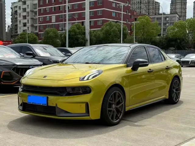 Lynk & Co 03