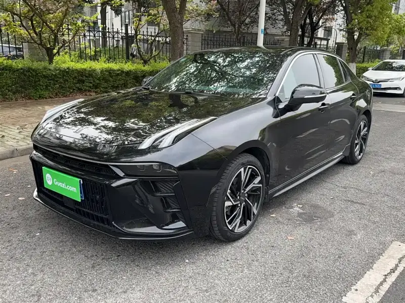 Lynk & Co 03