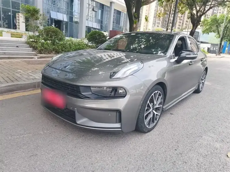 Lynk & Co 03