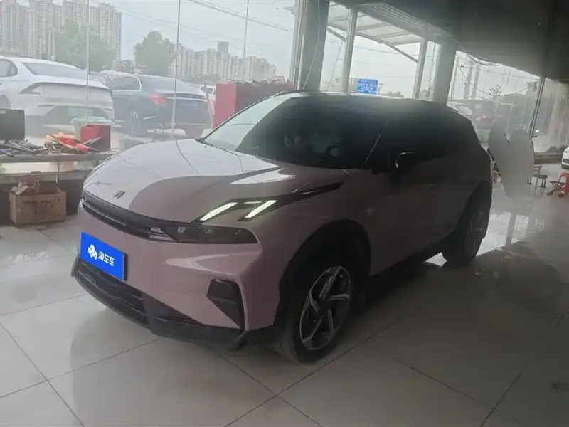 Lynk & Co 06