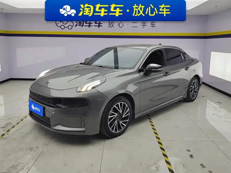 Lynk & Co 03