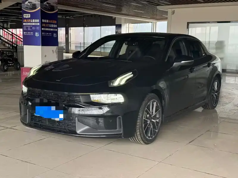 Lynk & Co 03