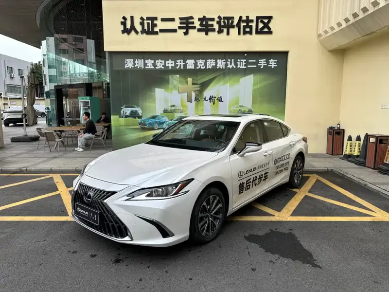 Lexus ES