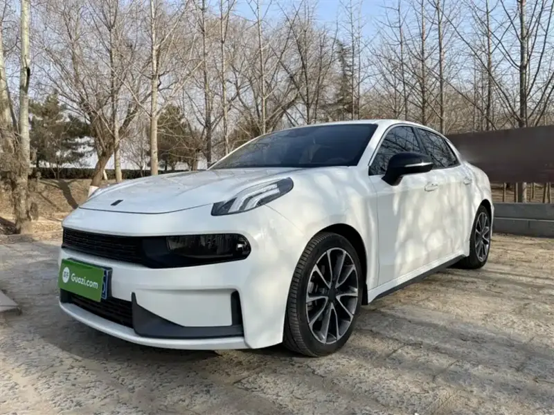 Lynk & Co 03