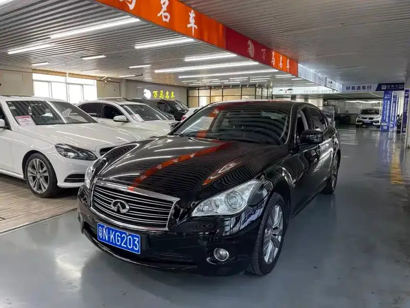 Infiniti Q70