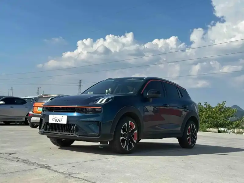 Lynk & Co 06