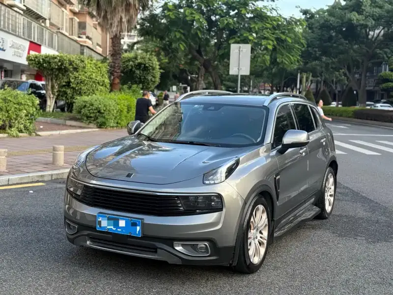 Lynk & Co 01
