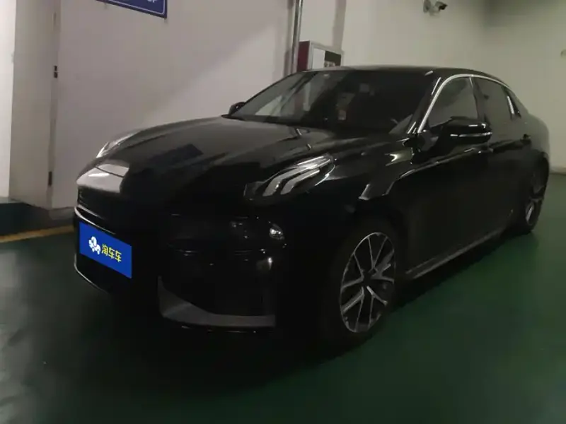 Lynk & Co 03