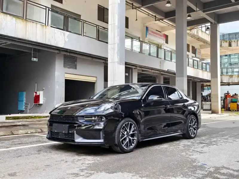 Lynk & Co 03
