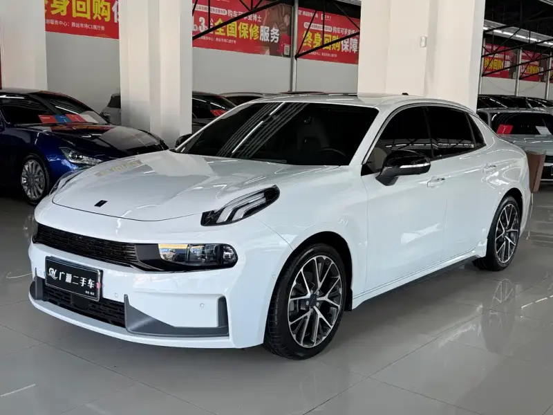 Lynk & Co 03