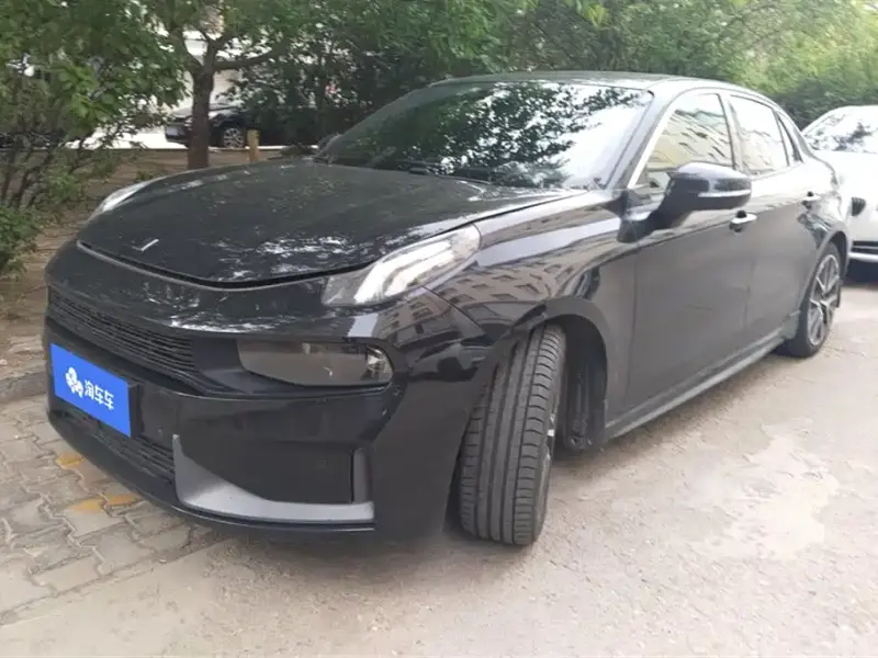 Lynk & Co 03