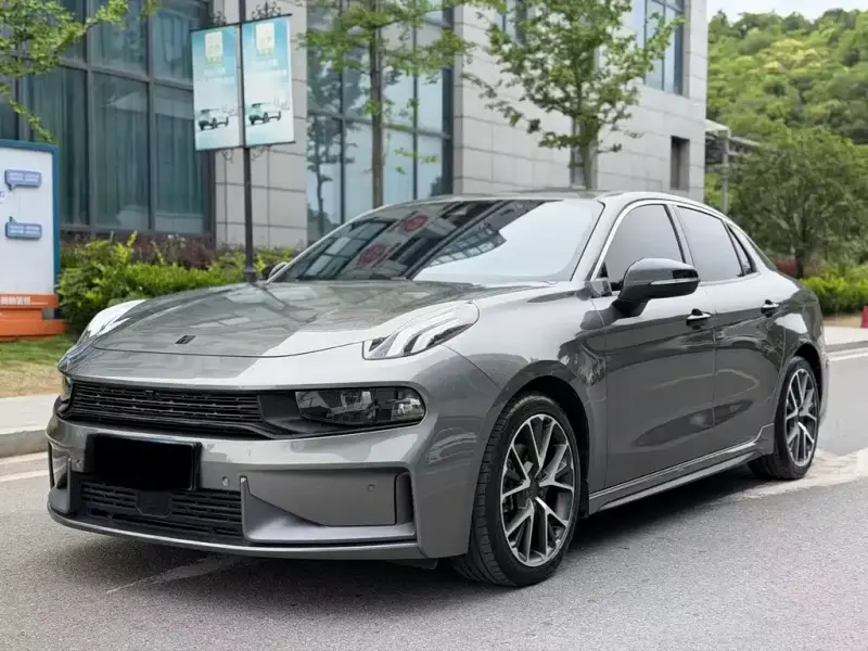 Lynk & Co 03