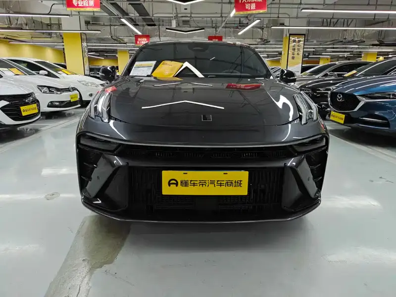 Lynk & Co 03