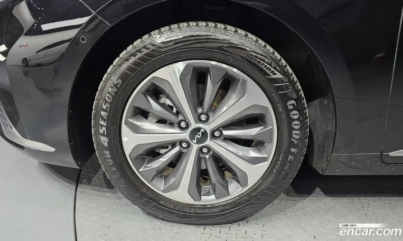 Kia K8
