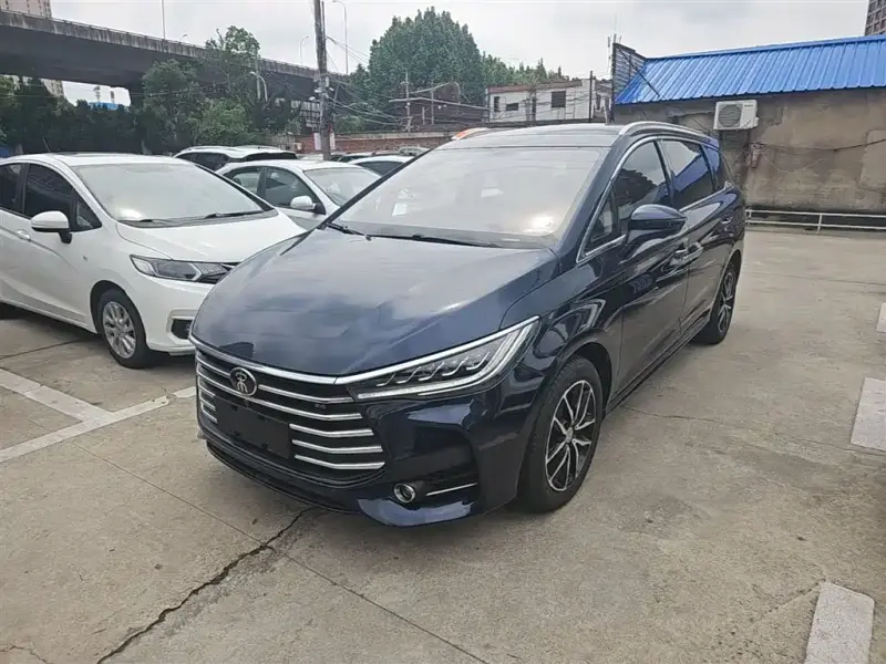 BYD MAX