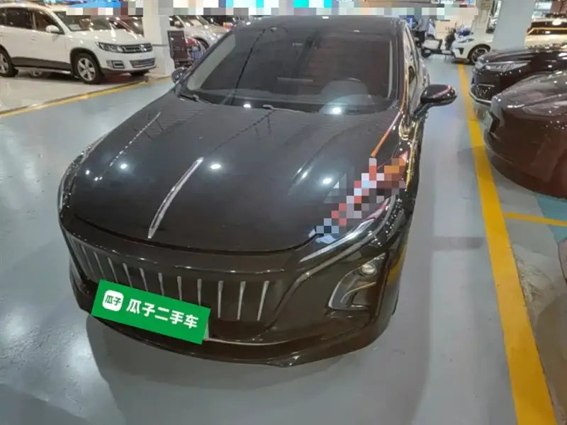 Hongqi E-QM5