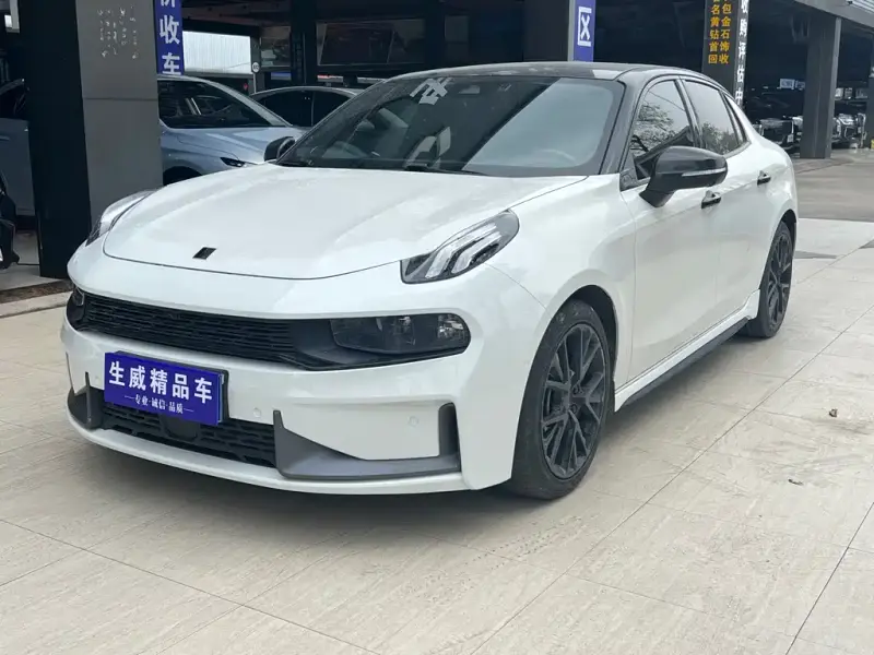 Lynk & Co 03