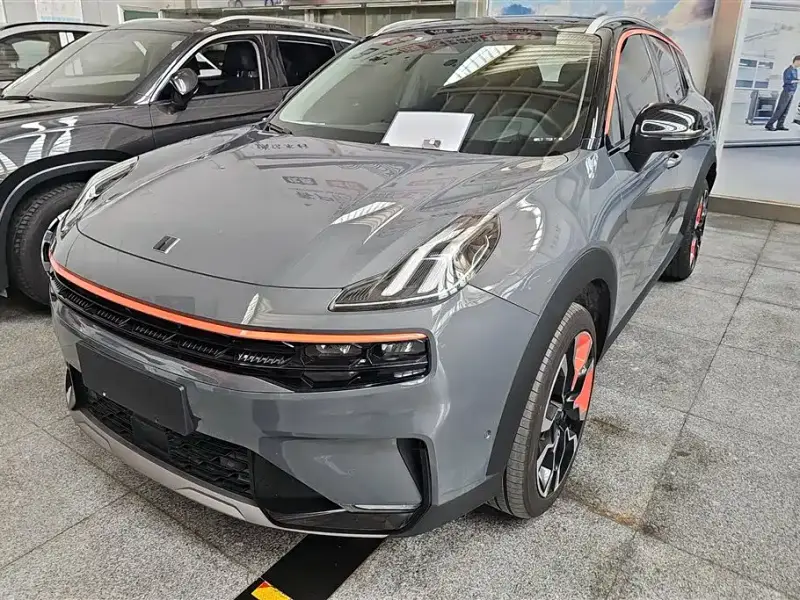 Lynk & Co 06
