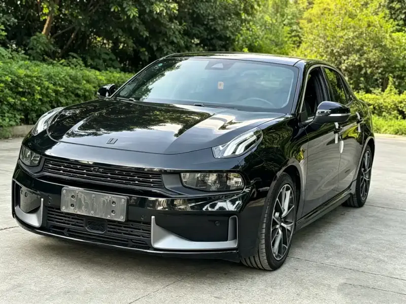 Lynk & Co 03