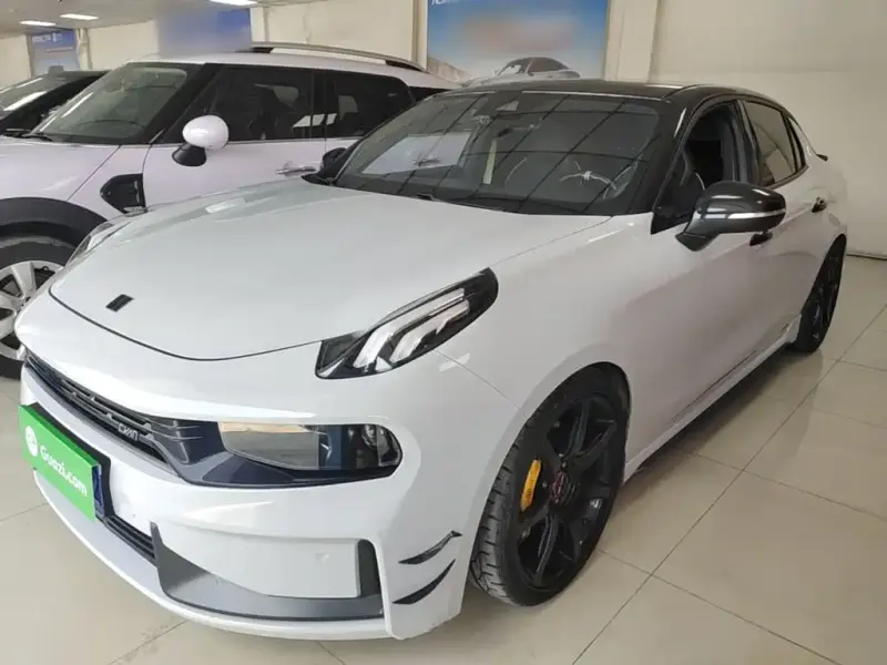 Lynk & Co 03
