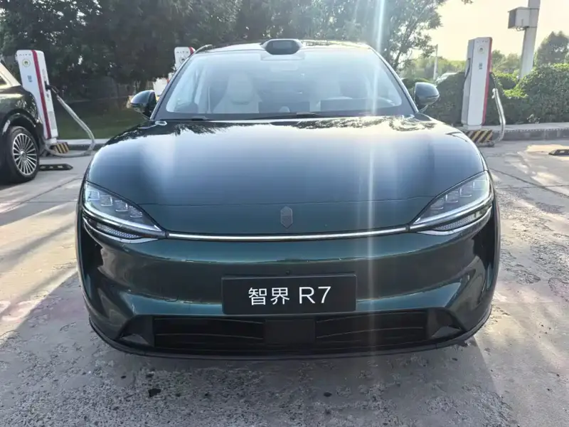 Luxeed Zhijie R7