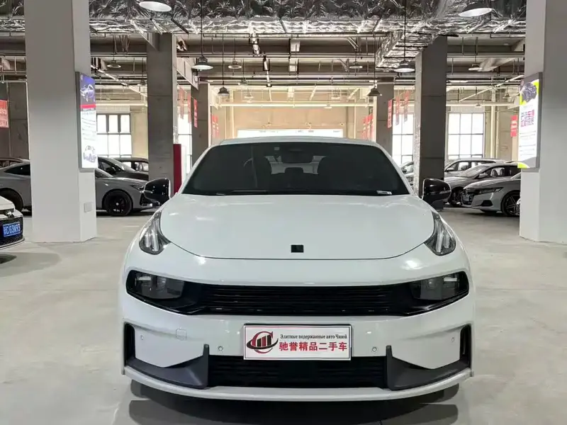 Lynk & Co 03