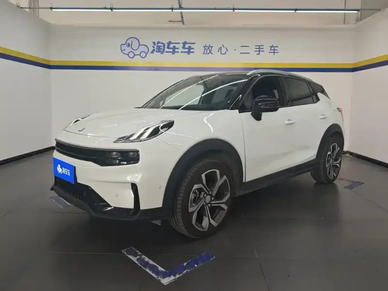 Lynk & Co 06