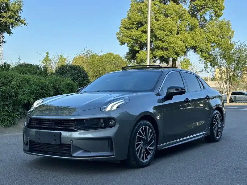 Lynk & Co 03