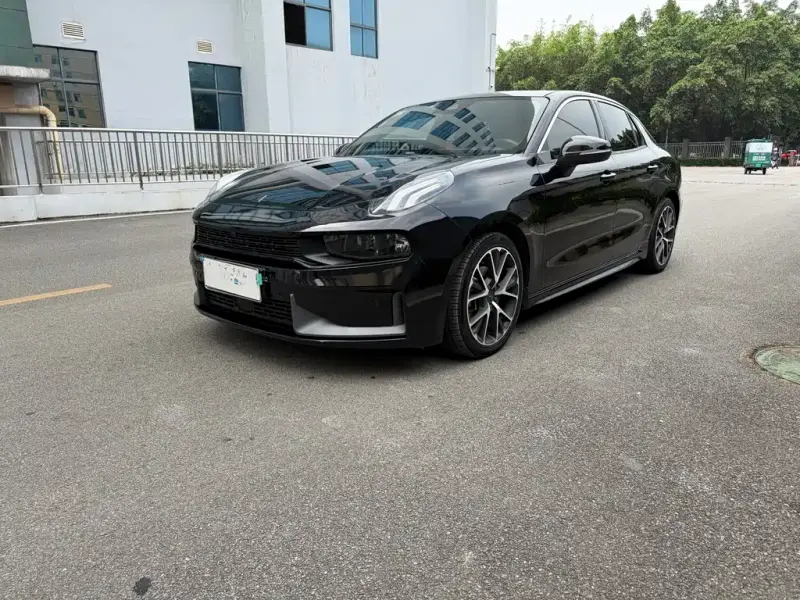 Lynk & Co 03