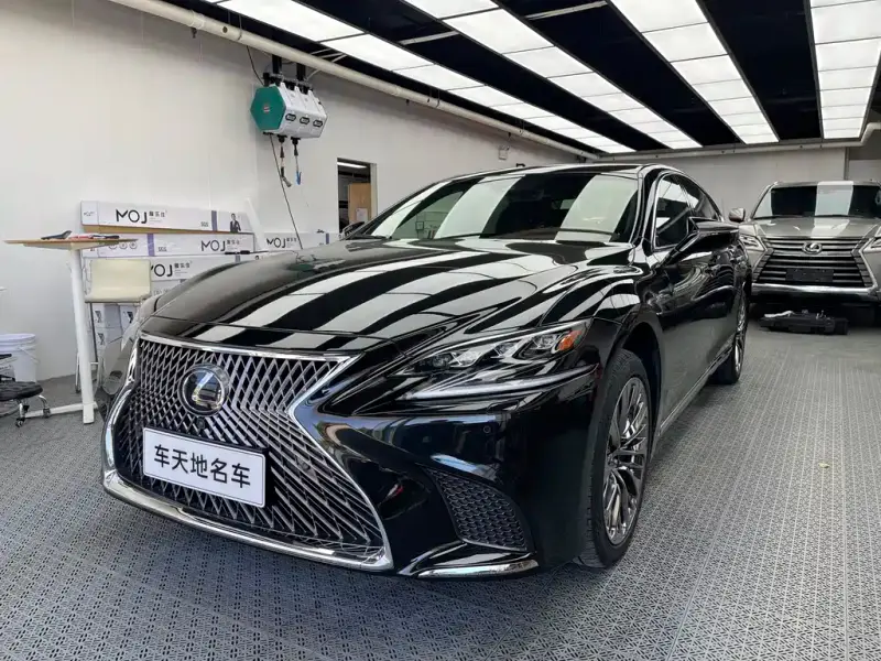 Lexus LS