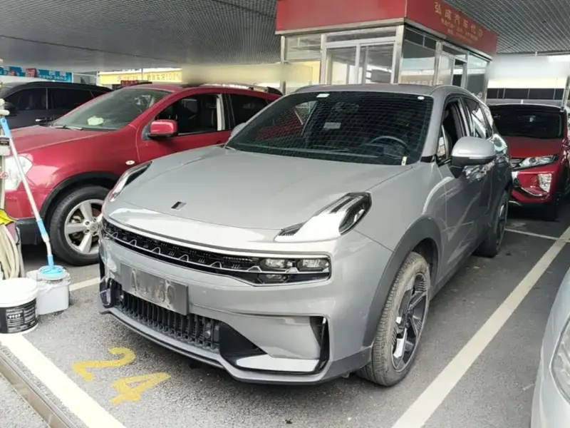Lynk & Co 06
