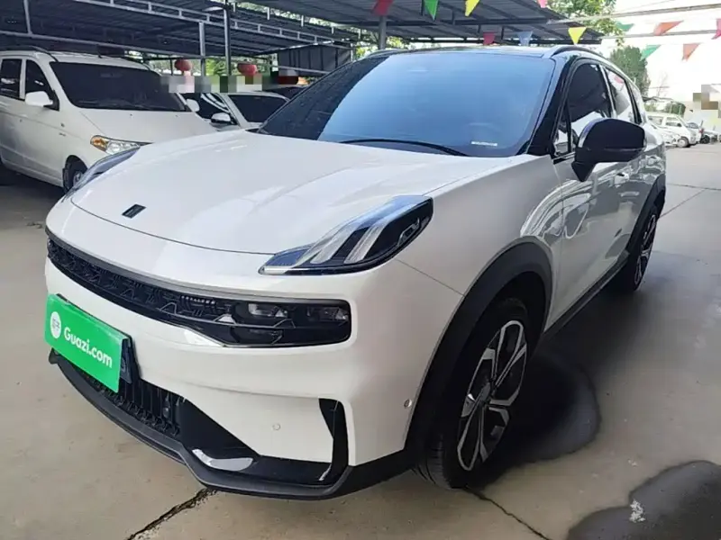 Lynk & Co 06