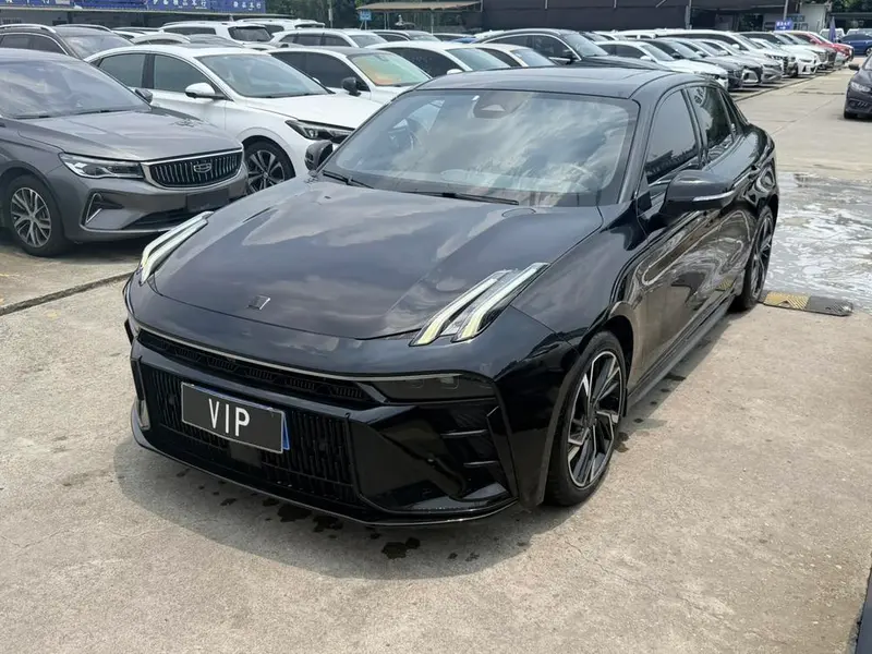 Lynk & Co 03