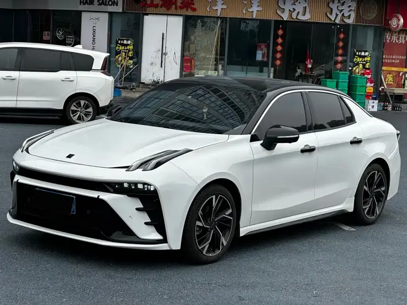 Lynk & Co 03