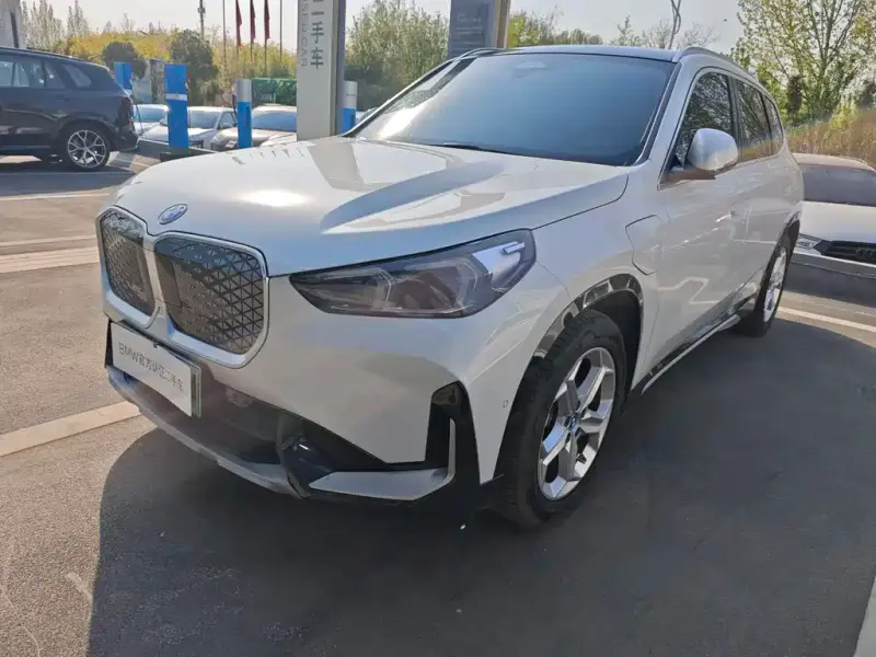 BMW iX1