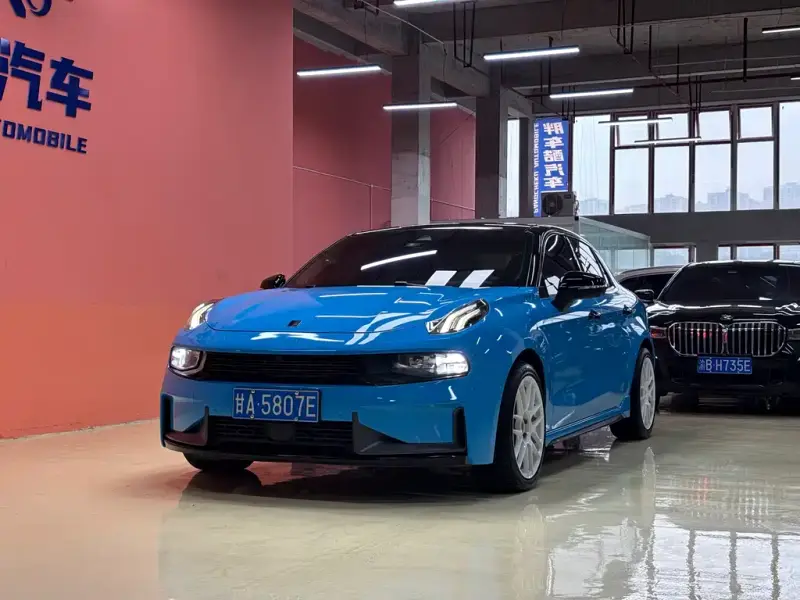 Lynk & Co 03