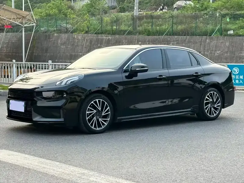 Lynk & Co 03