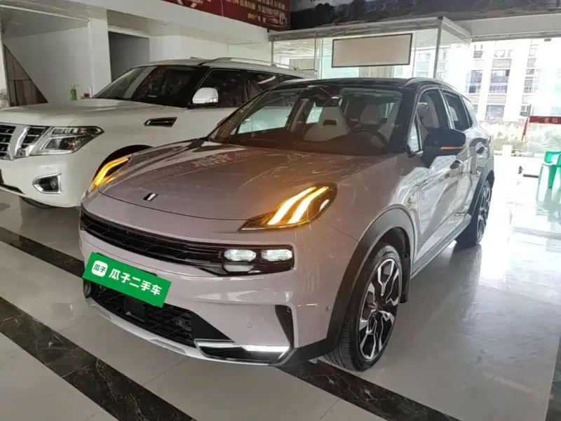 Lynk & Co 06