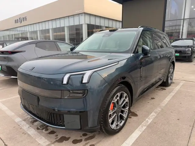 Lynk & Co 900